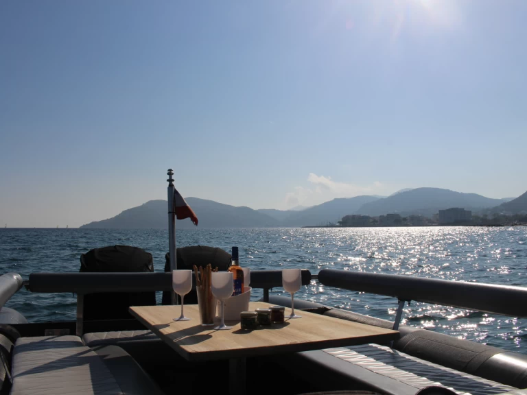 Gommone a noleggio a Cannes al miglior prezzo