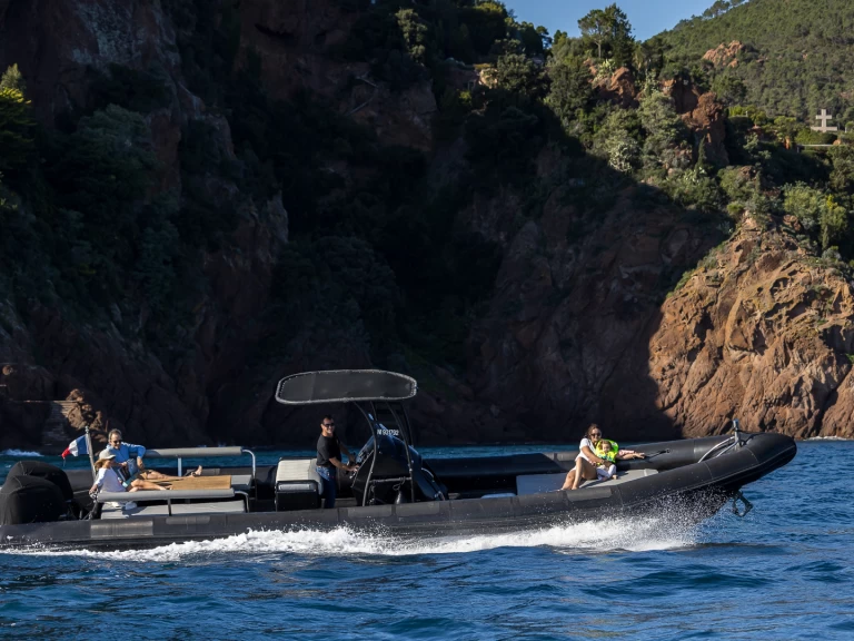 Noleggiare una Narwhal Fast 1100 a Cannes