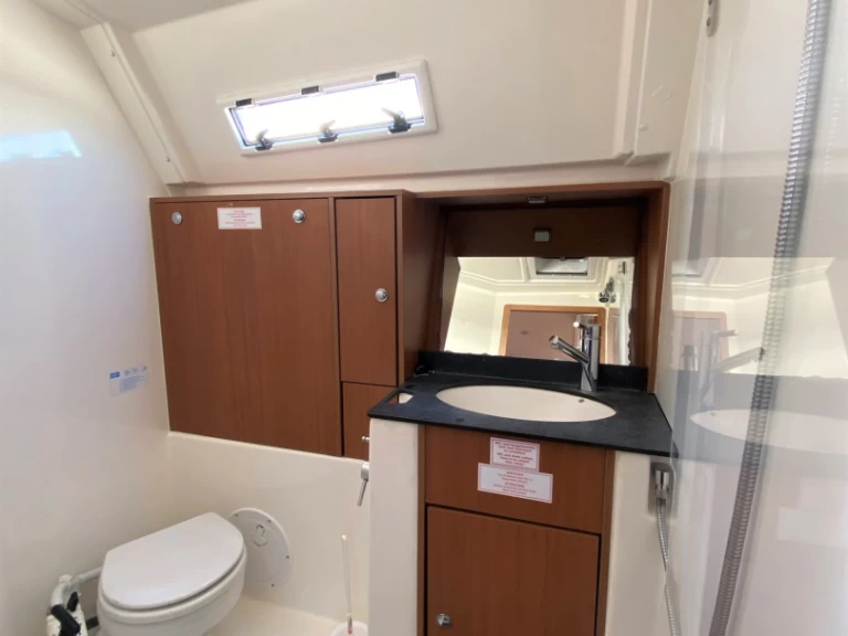 Noleggiare una Bavaria Bavaria 40 a Sukošan