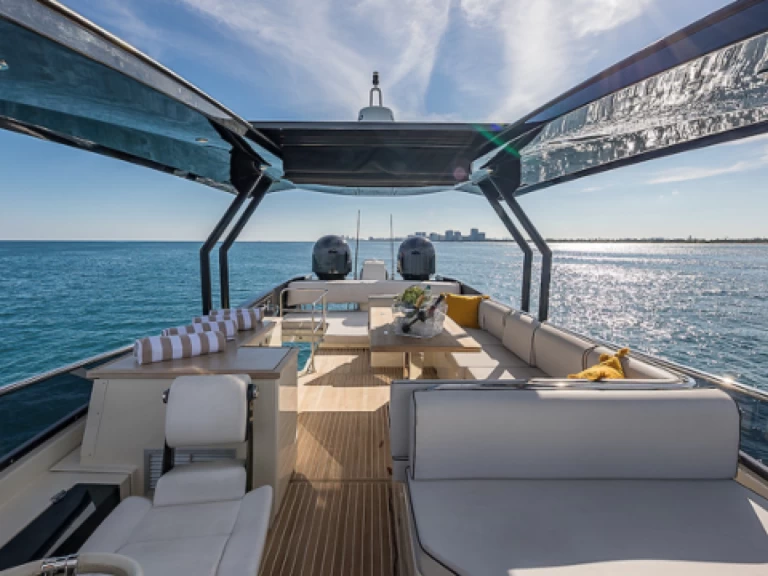 Noleggio Yacht di lusso a Dubai Marina – Sunseeker Sunseeker 60