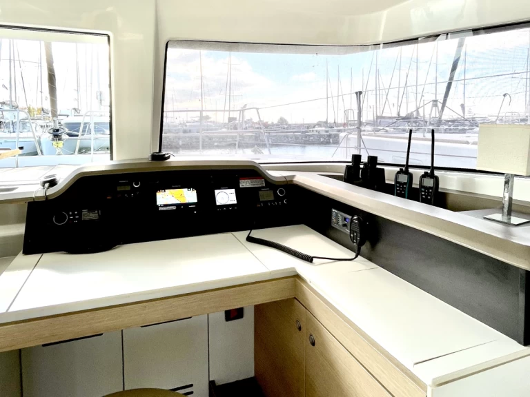 Noleggio Catamarano a Álimos – Bali Bali 4.1