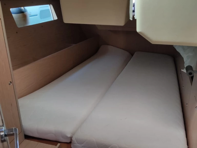 Noleggio barche Bénéteau Oceanis 41.1 a Salerno su Samboat