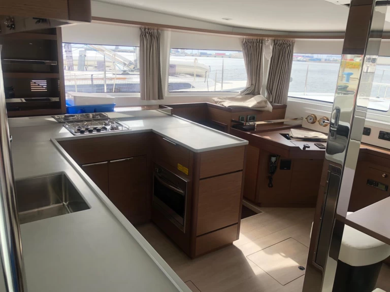 Noleggio barche Cagliari economico Lagoon 46