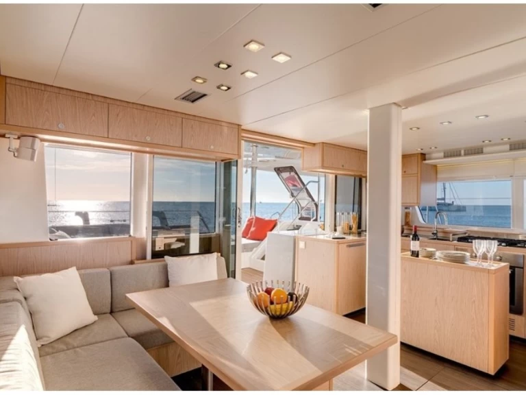 Catamarano a noleggio a Lefkáda al miglior prezzo