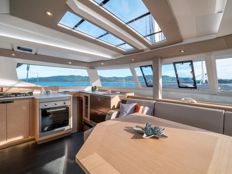 Noleggio Catamarano a Castellammare di Stabia – Fountaine Pajot Tanna 47