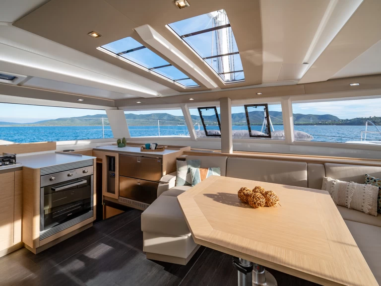 Noleggio Catamarano Fountaine Pajot con patente nautica