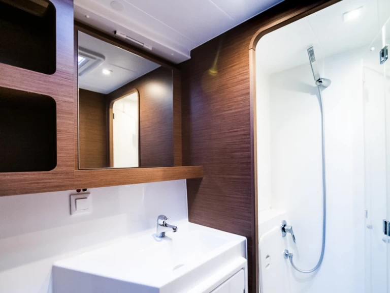 Noleggiare una Lagoon Lagoon 42 a Toúrlos