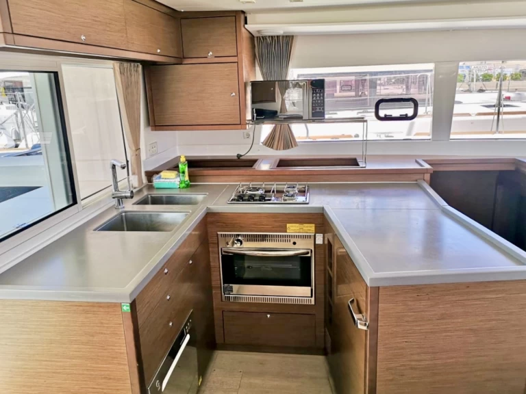 Noleggio Catamarano Lagoon con patente nautica