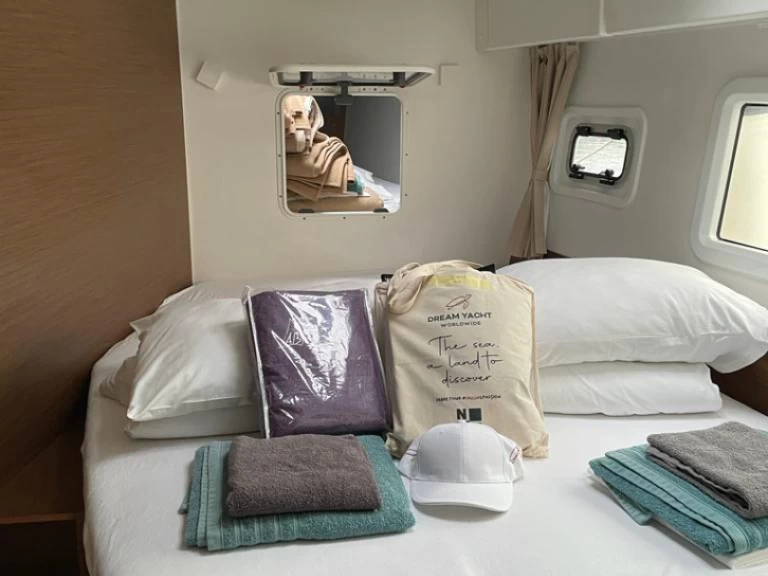 Catamarano a noleggio a Volos al miglior prezzo