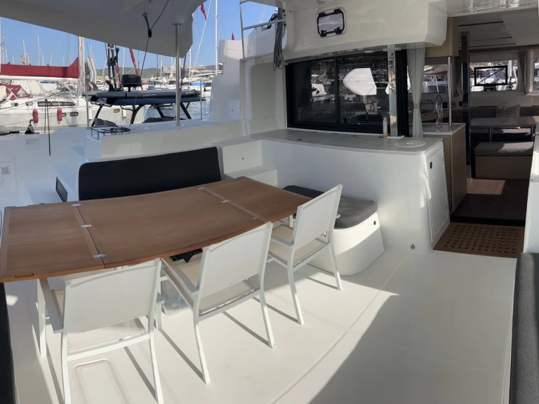 Noleggiare una Lagoon Lagoon 46 a Sant Antoni de Portmany