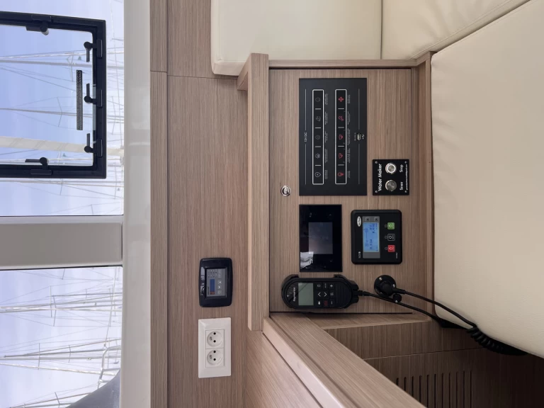 Catamarano a noleggio a Gouviá al miglior prezzo