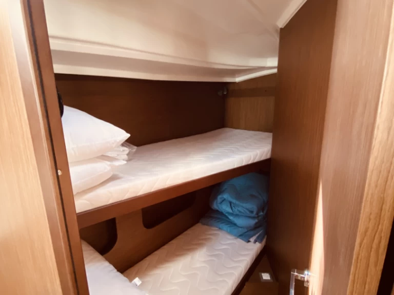 Noleggiare una Bénéteau Oceanis 40.1 a Lefkáda