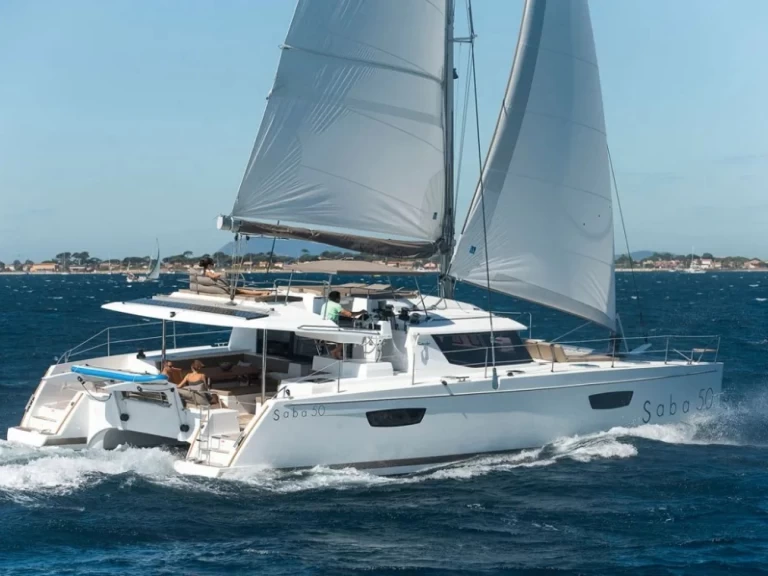 Noleggio Catamarano Fountaine Pajot con patente nautica