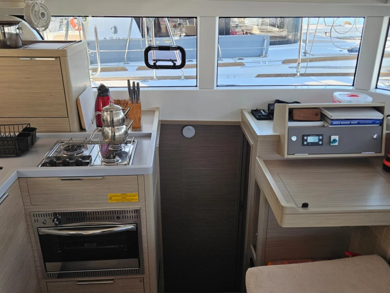 Noleggio Catamarano Lagoon con patente nautica