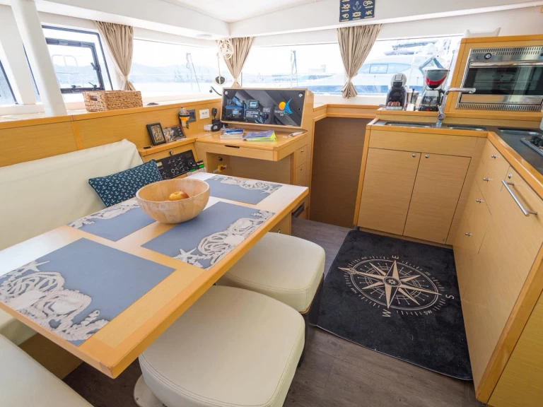 Noleggio Catamarano Lagoon con patente nautica