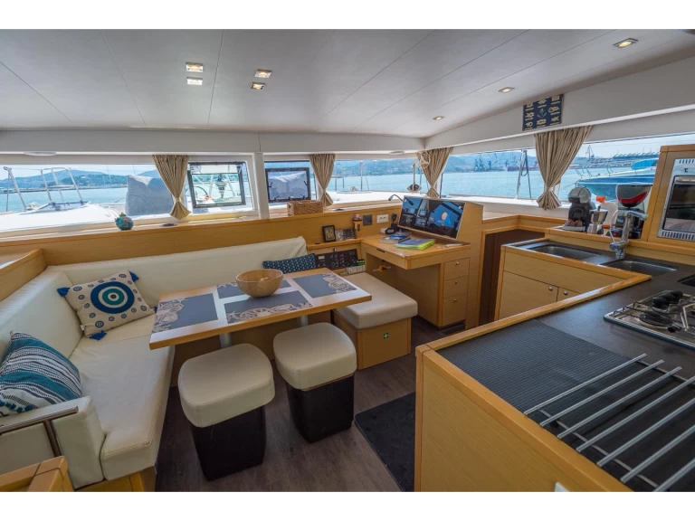 Catamarano a noleggio a Volos al miglior prezzo