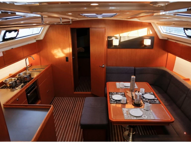 Noleggiare una Bavaria Cruiser 46 a Olbia