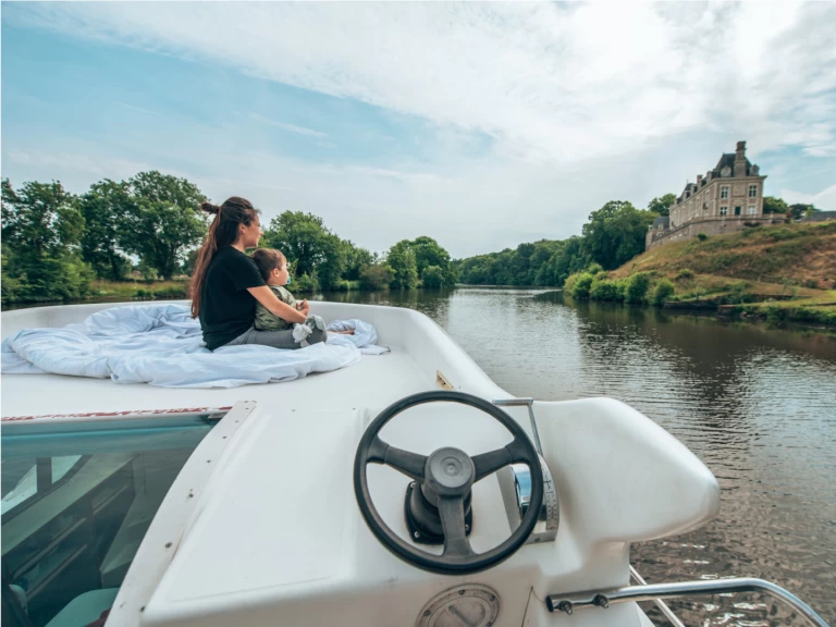 Noleggio Houseboat Nicols Yacht con patente nautica