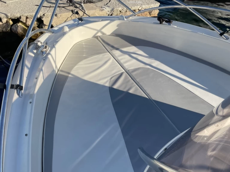 Barca a motore a noleggio a Arbe al miglior prezzo