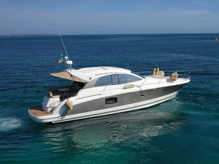 Noleggio Barca a motore Prestige con patente nautica