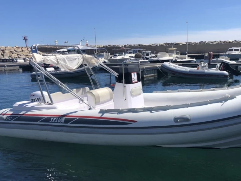 Noleggio Barca a motore  con patente nautica