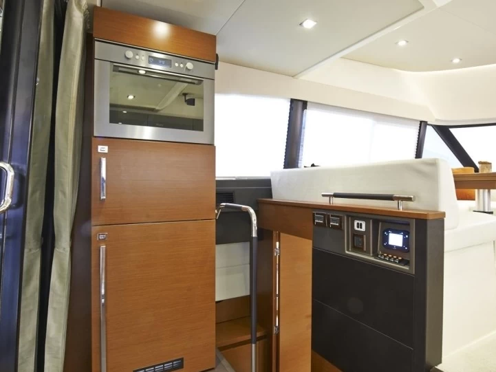 Barca a motore a noleggio a Giardini-Naxos al miglior prezzo