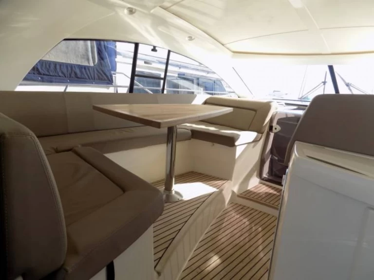 Noleggio a Giardini-Naxos – Prestige Prestige 440 S su SamBoat