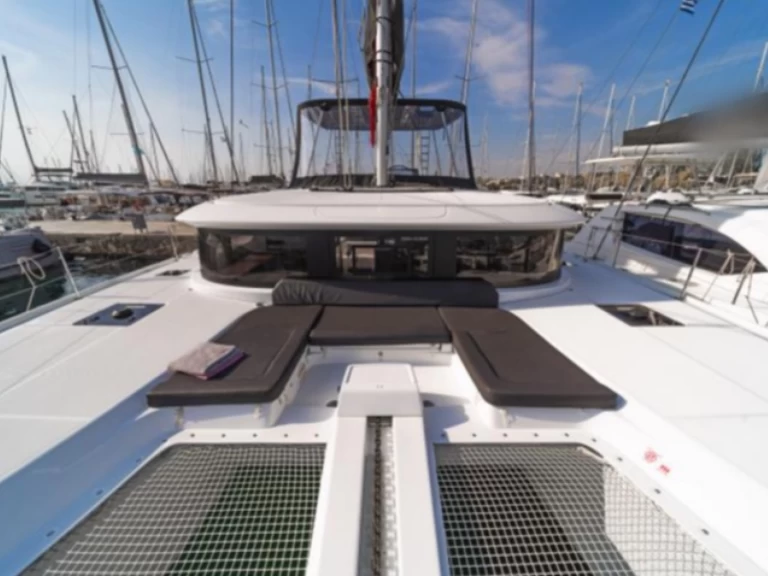 Noleggiare una Lagoon Lagoon 46[G] a Álimos