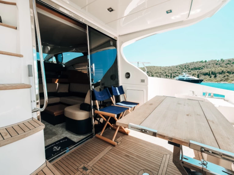 Noleggio Barca a motore con o senza skipper Azimut a Seget Donji