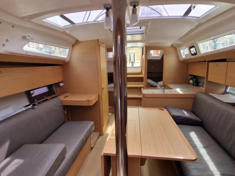 Noleggio Barca a vela con o senza skipper Dufour a Cagliari