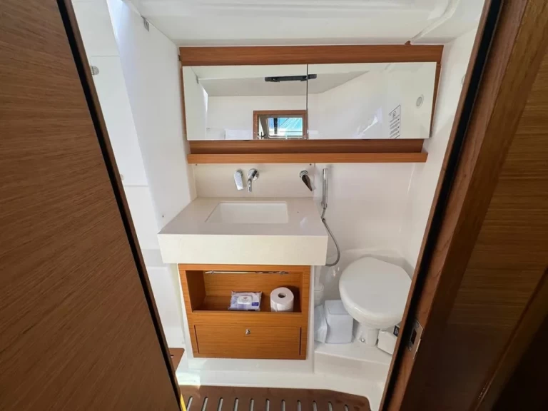 Noleggio Barca a vela con o senza skipper Dufour a Procida