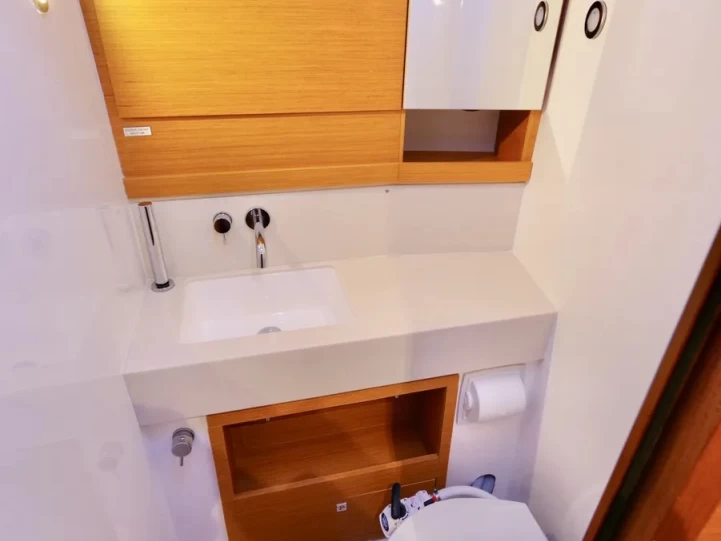 Noleggio Barca a vela a Procida – Dufour Dufour 530