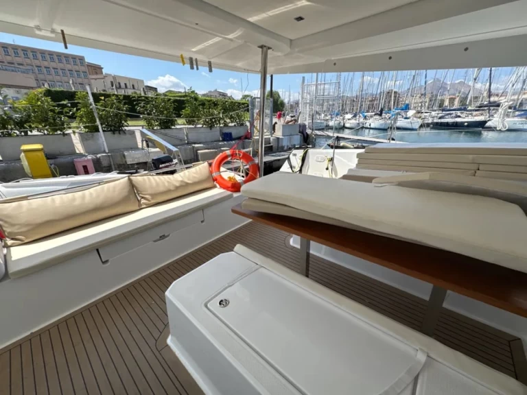 Fountaine Pajot Elba 45 da affittare a  Palermo