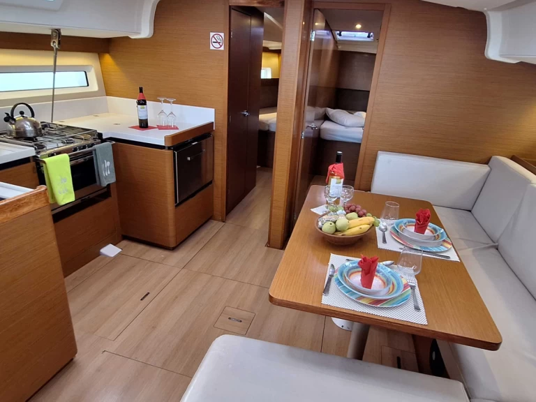 Jeanneau Sun Odyssey 490 da affittare a  Nikiána