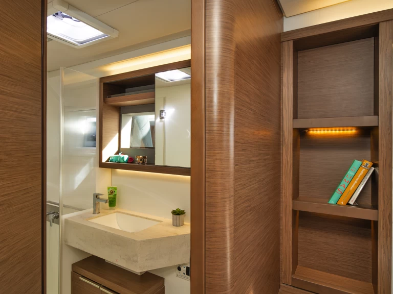 Noleggiare una Lagoon Lagoon 50 a Álimos