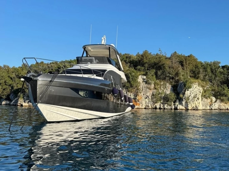 Noleggio Yacht di lusso Azimut con patente nautica