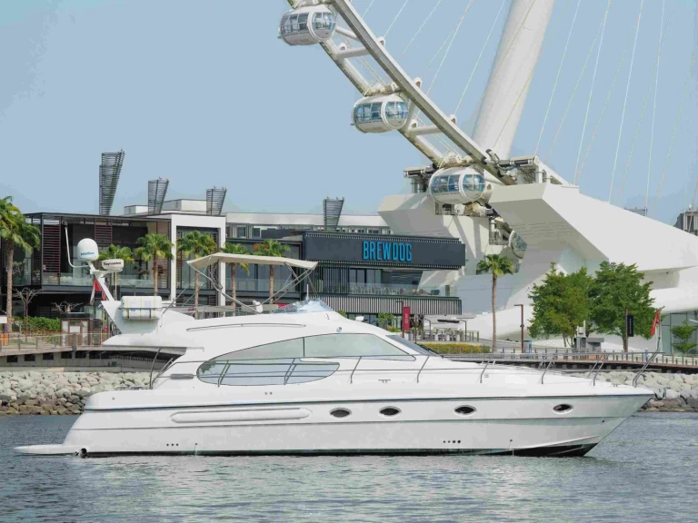 Noleggiare una As Marine 52 a Dubai Marina