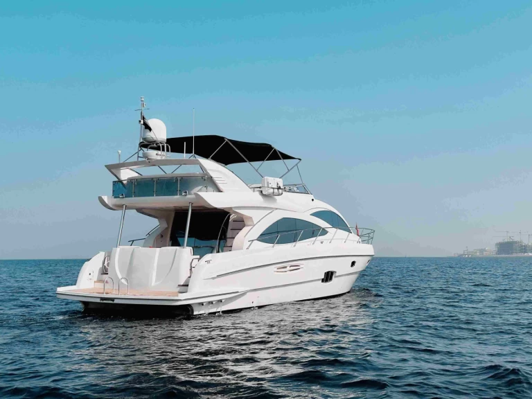Noleggio Yacht di lusso Majesty Yachts con patente nautica
