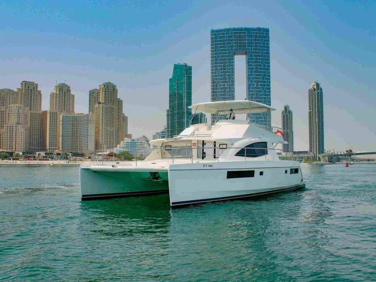 Yacht di lusso a noleggio a Dubai Marina al miglior prezzo