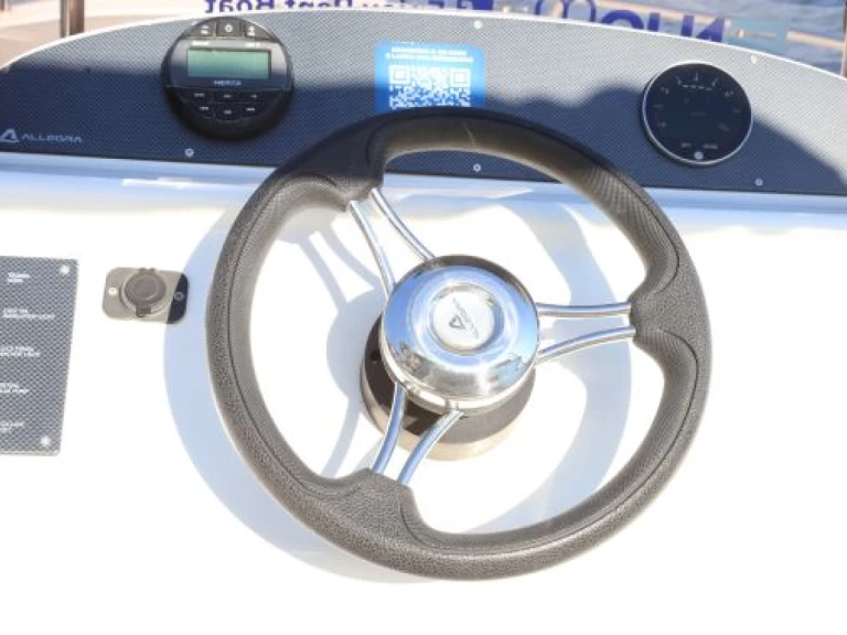 Barca a motore a noleggio a Vietri sul Mare al miglior prezzo