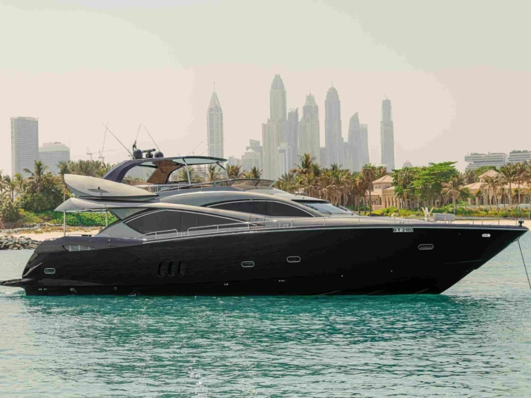 Noleggio Yacht di lusso a Dubai Marina – Sunseeker Yacht 82