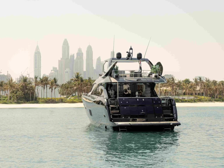 Noleggio Yacht di lusso Sunseeker con patente nautica