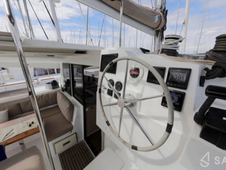 Noleggio Catamarano Fountaine Pajot con patente nautica