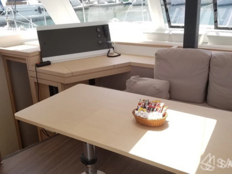 Fountaine Pajot Lucia 40 da affittare a  Roses