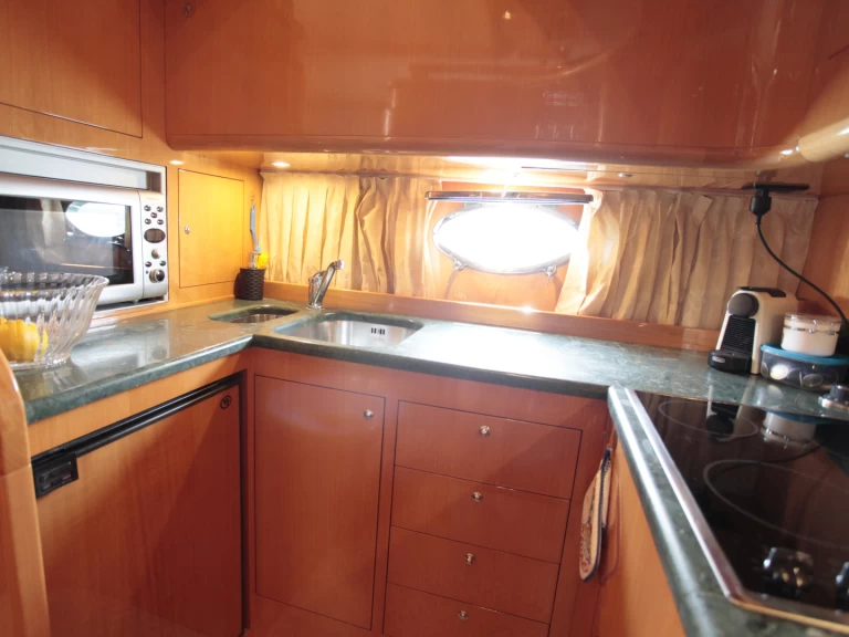 Noleggio Yacht di lusso con o senza skipper Uniesse a Salivoli