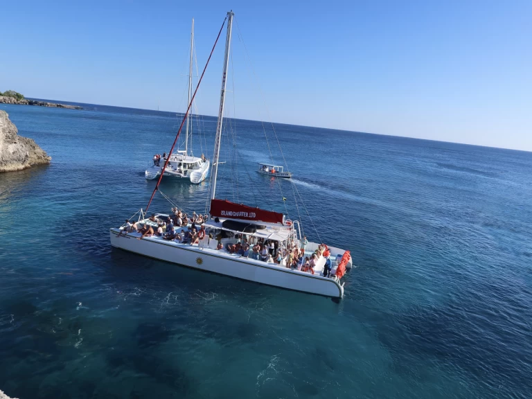 Noleggio Catamarano Custom Made con patente nautica