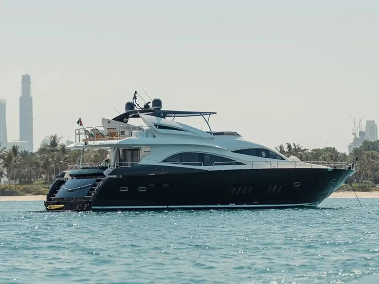 Noleggio Yacht di lusso Sunseeker con patente nautica