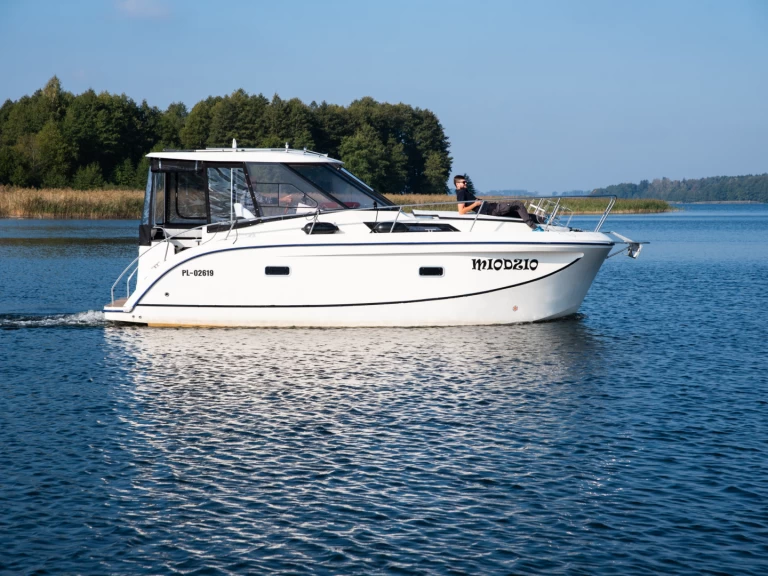 Noleggio Houseboat a Ogonki – Futura 860