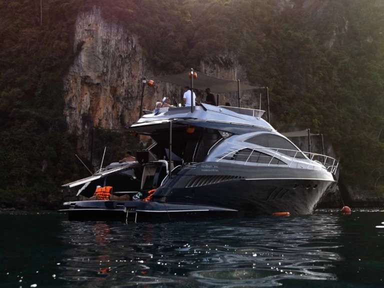 Yacht di lusso a noleggio a Phuket (City) al miglior prezzo