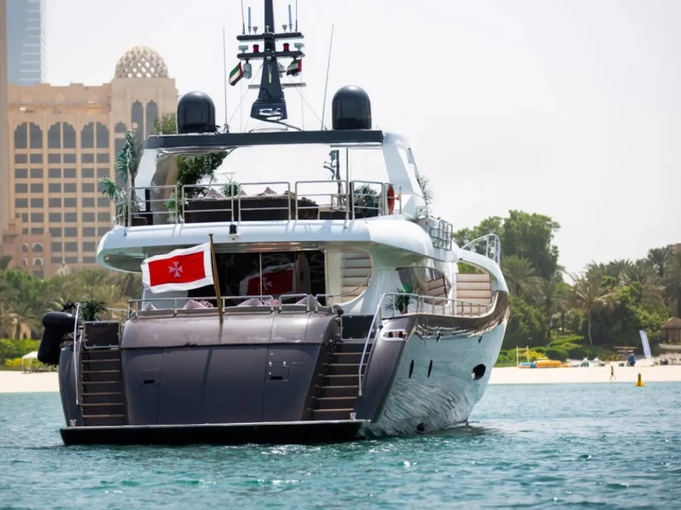 Noleggio Yacht di lusso con o senza skipper NEDSHIP a Dubai Marina